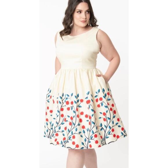 Collectif Unique Vintage 1950’s Ivory & Red Floral Candice Swing Dress US 2 NWOT - Picture 4 of 9